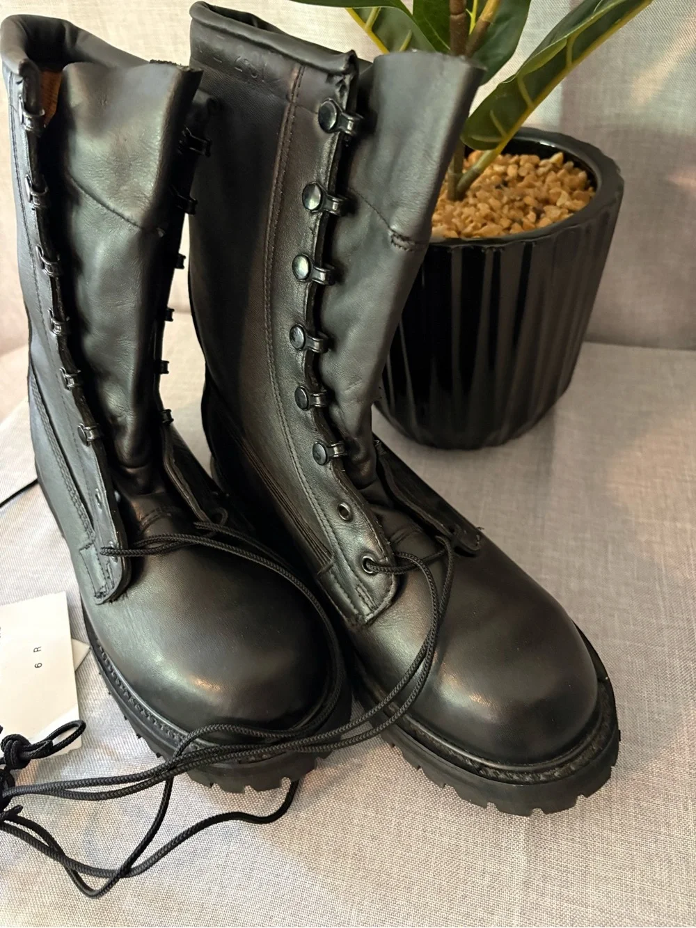 US Military Issue Combat Boots Men’s 6 R NWT’s (can be unisex adjust size)